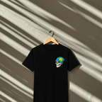 Playera Calavera Chévere – Diseño Cool con Gorro | Street & Minimal Unisex